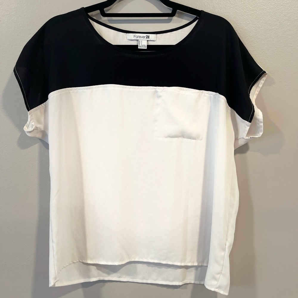 Forever 21 Black and Cream Short Sleeve Blouse